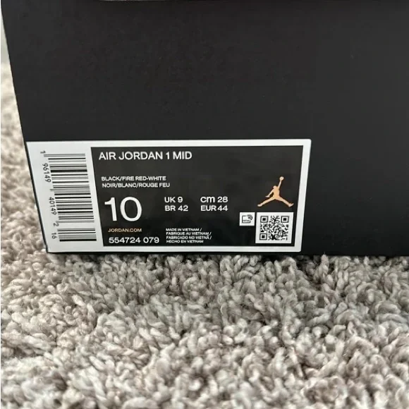 Nike air Jordan 1 Mid size 10 Black/Fire red-white